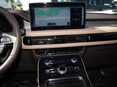 Certified 2022 Lincoln Nautilus AWD w/ Premium Package image 13