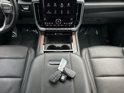 Certified 2025 GMC Yukon Denali image 22