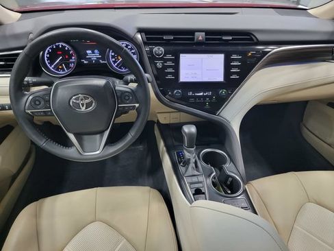 Used 2018 Toyota Camry XLE FWD image 29