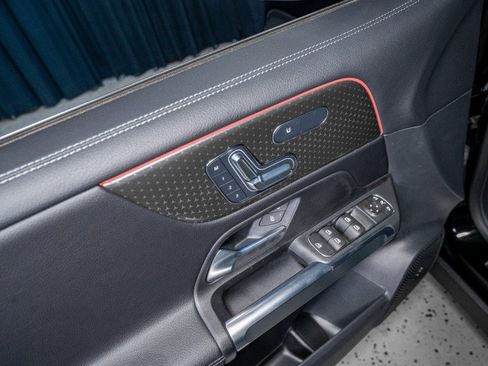 New 2025 Mercedes-Benz GLB 250 image 12