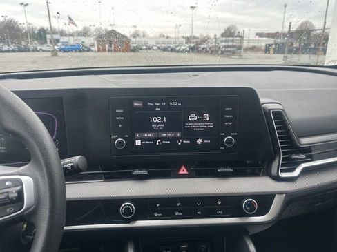 Used 2025 Kia Sportage LX image 10