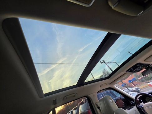 Used 2016 Land Rover Range Rover HSE image 21