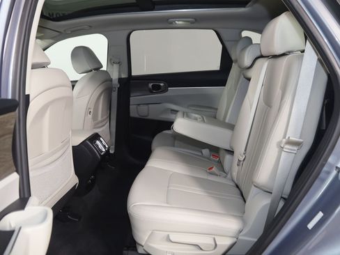 Used 2023 Kia Sorento S w/ Panoramic Sunroof Package AWD/4WD image 48
