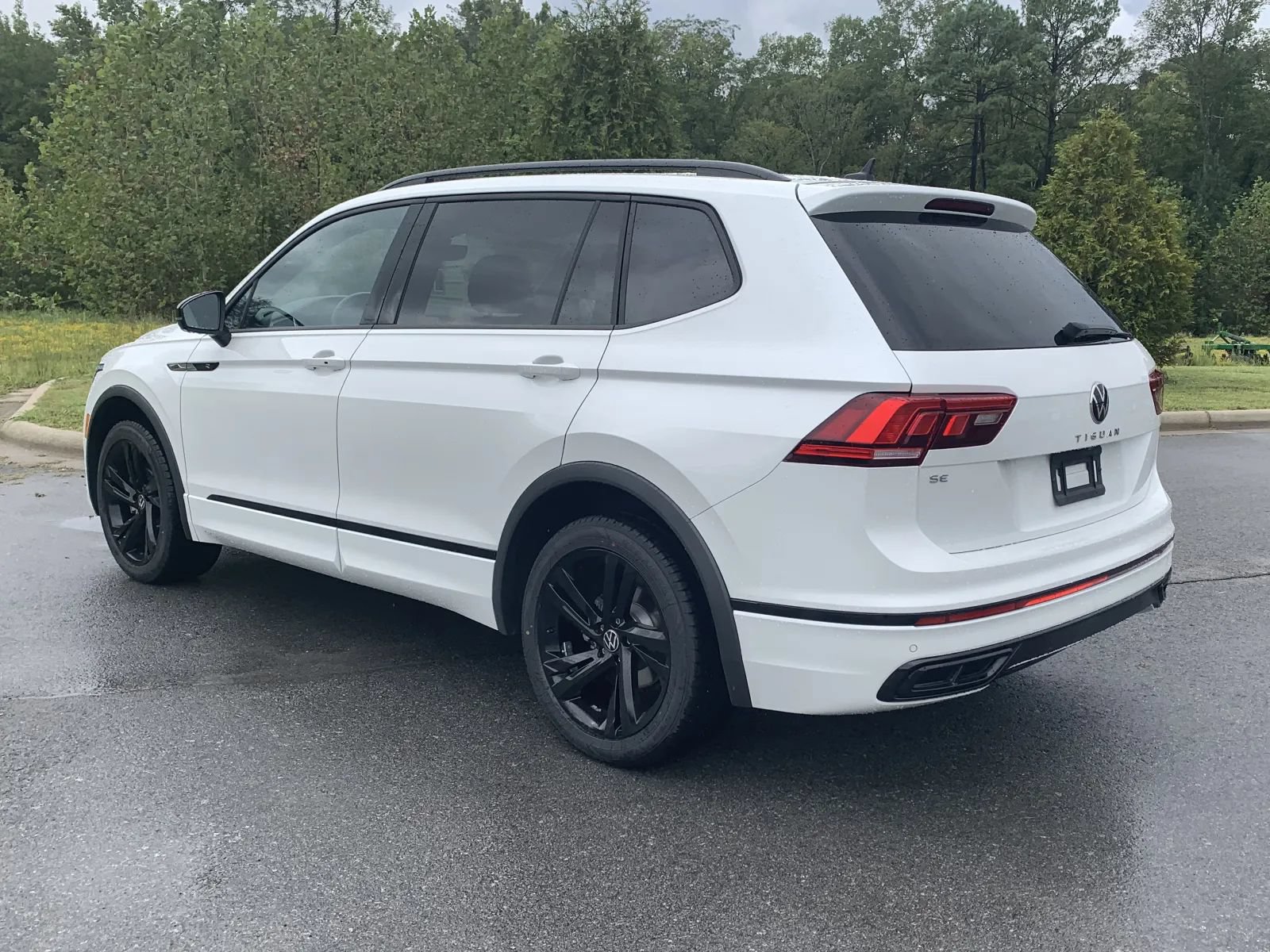 Used 2023 Volkswagen Tiguan SE R-Line FWD image 5