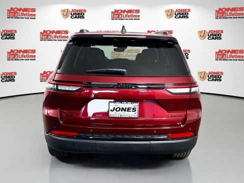 Used 2023 Jeep Grand Cherokee Limited w/ Black Appearance Package AWD/4WD image 16
