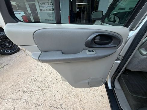 Used 2004 Chevrolet TrailBlazer LS w/ LS Preferred Equipment Group RWD image 17