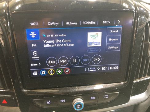 Used 2023 Chevrolet Traverse LT FWD image 25