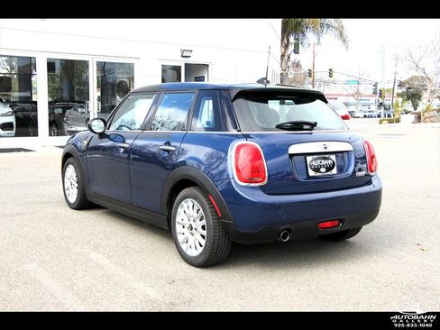 Used 2015 MINI Cooper 4-Door Hardtop w/ Premium Package FWD image 6