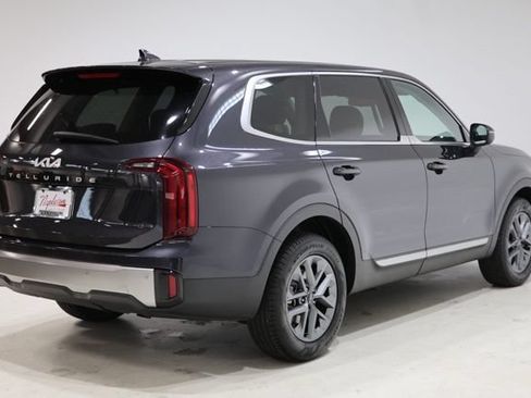 Used 2025 Kia Telluride LX FWD image 6