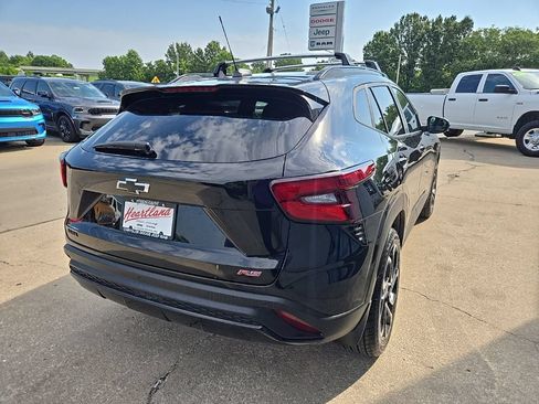 Used 2025 Chevrolet Trax RS w/ Sunroof Package FWD image 11