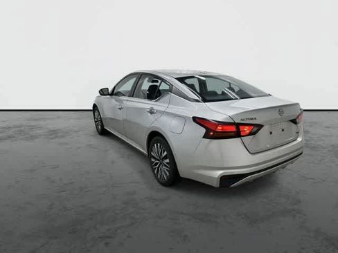 Used 2024 Nissan Altima 2.5 SV AWD/4WD image 2