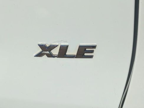 Used 2020 Toyota RAV4 XLE image 29