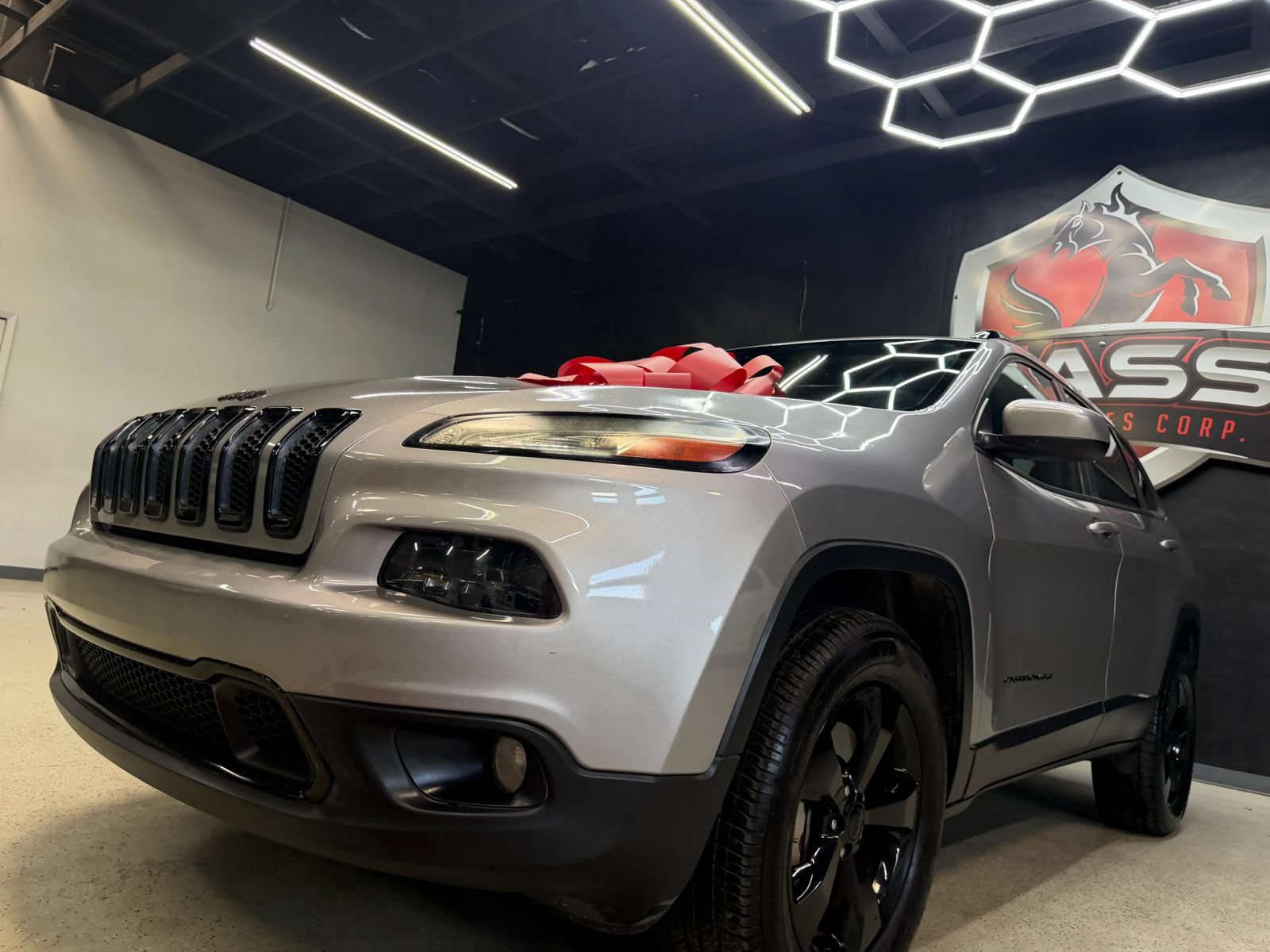 Used 2016 Jeep Cherokee Latitude FWD image 3