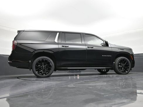 Used 2025 Chevrolet Suburban LT RWD image 25