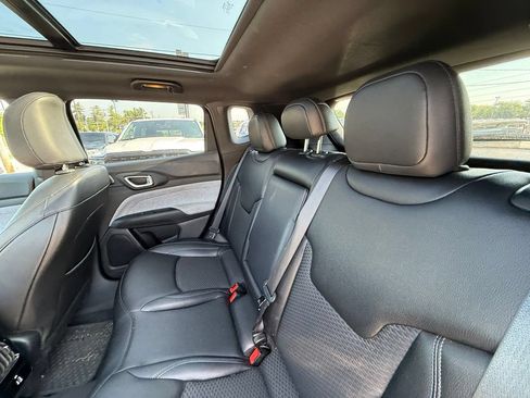 Used 2025 Jeep Compass Latitude w/ Sun & Sound Group AWD/4WD image 25