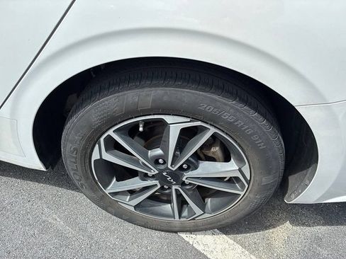 Used 2024 Kia Forte LXS FWD image 13