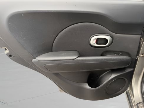 Used 2014 Kia Soul FWD image 22