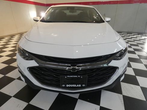 Used 2024 Chevrolet Malibu LT image 2