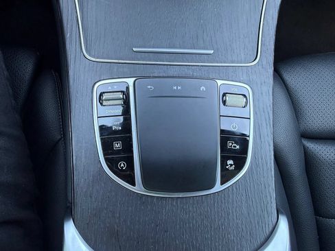 Used 2022 Mercedes-Benz GLC 300 w/ Multimedia Package Lite image 18
