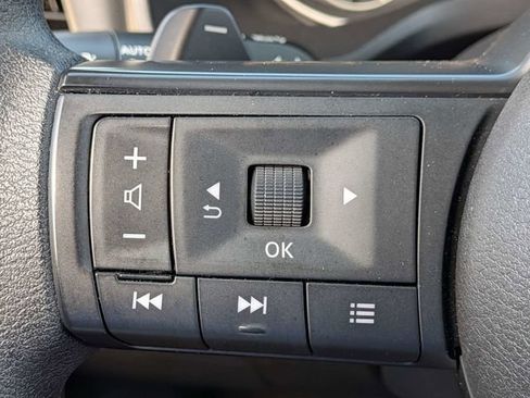 Used 2024 Nissan Rogue SV FWD image 25