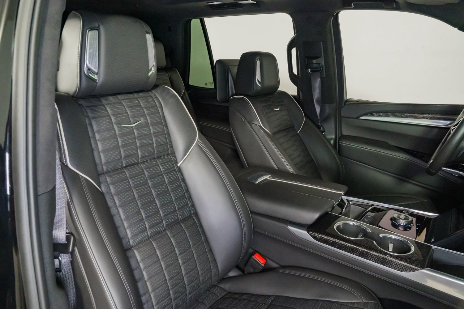 Used 2025 Cadillac Escalade V AWD/4WD image 32