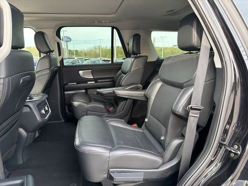 Used 2025 Ford Expedition Platinum AWD/4WD image 57