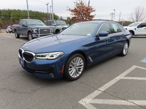 Used 2021 BMW 530i xDrive w/ Premium Package image 3