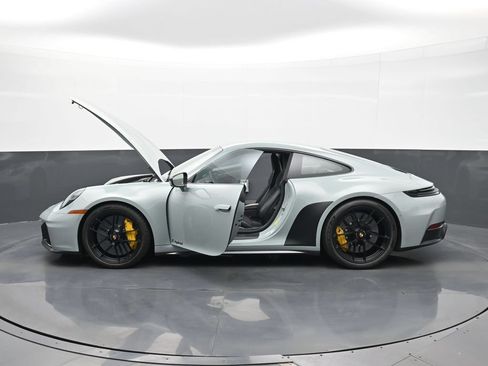 Certified 2025 Porsche 911 Carrera GTS RWD image 26