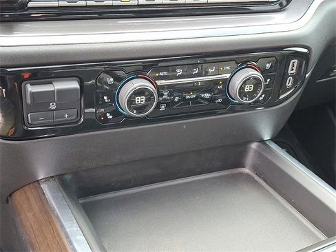 Used 2025 Chevrolet Silverado 2500 High Country w/ High Country Premium Package image 12