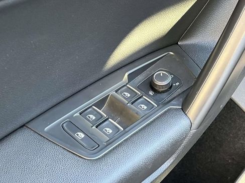 Certified 2021 Volkswagen Tiguan SE R-Line image 17