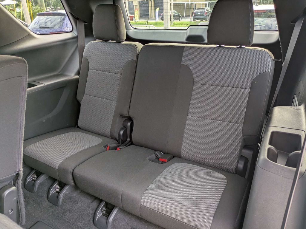 Used 2023 Chevrolet Traverse LT FWD image 15