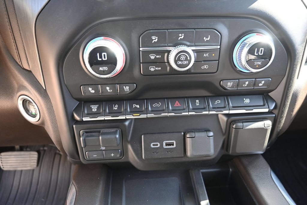 Used 2023 GMC Sierra 3500 Denali w/ Technology Package AWD/4WD image 21