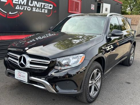 Used 2017 Mercedes-Benz GLC 300 4MATIC image 2