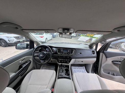Used 2016 Kia Sedona LX w/ Option Group 020 FWD image 10