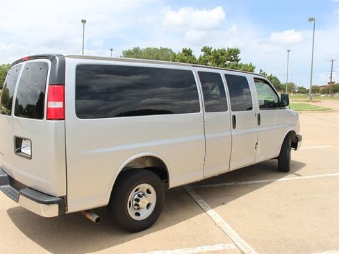 Used 2025 Chevrolet Express 3500 LT w/ LT Preferred Equipment Group RWD image 5