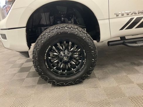 Used 2023 Nissan Titan SV w/ Accessory Utility Package image 9