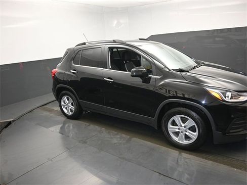 Used 2019 Chevrolet Trax LT w/ LT Convenience Package image 27