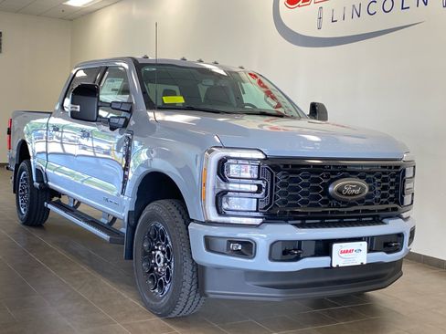 New 2026 Ford F250 Lariat w/ Black Appearance Package AWD/4WD image 2