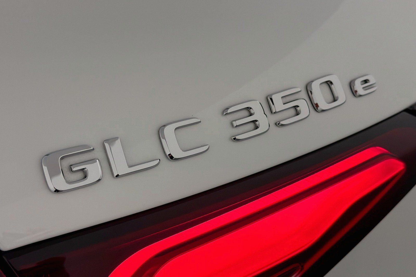 Used 2025 Mercedes-Benz GLC 350e 4MATIC image 10