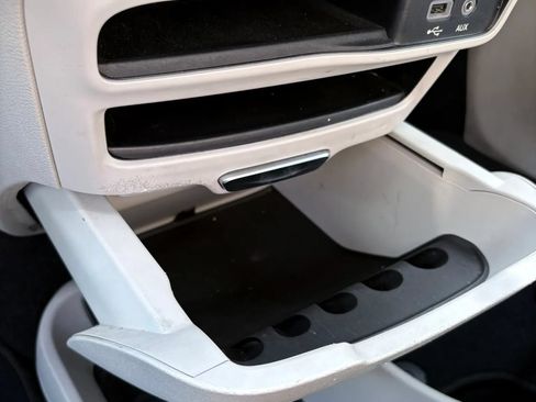 Used 2019 Chrysler Pacifica Touring-L FWD image 27