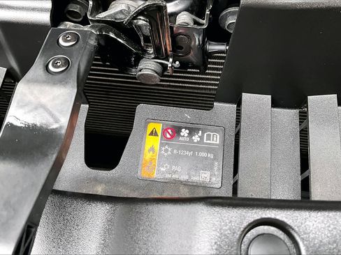 Used 2023 GMC Yukon Denali RWD image 33
