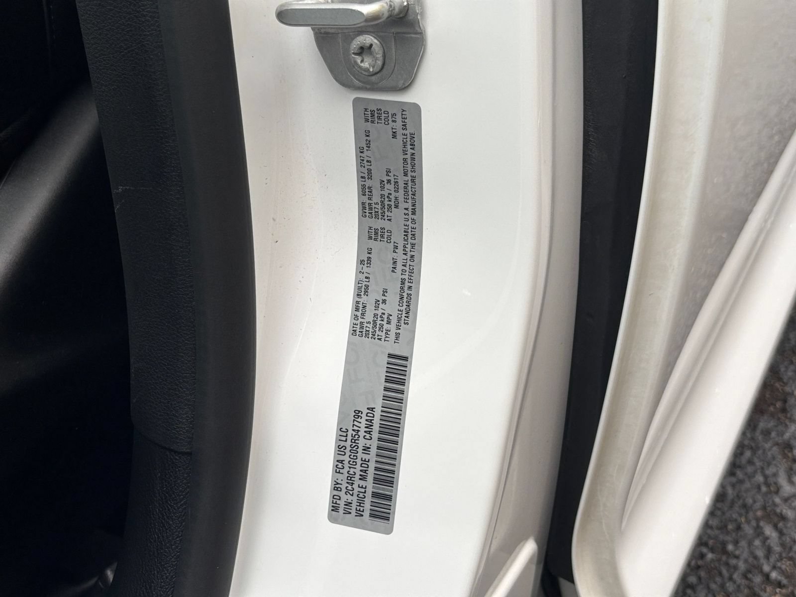 Used 2025 Chrysler Pacifica Limited FWD image 34
