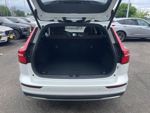 Used 2025 Volvo V60 B5 Cross Country Plus AWD/4WD image 17