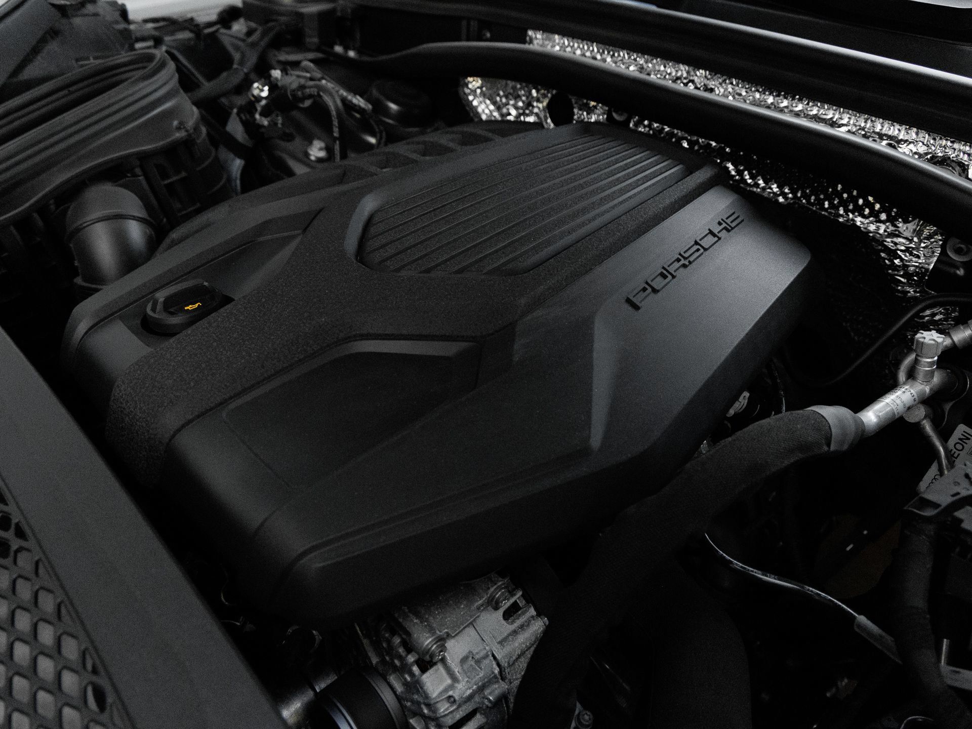 Certified 2026 Porsche Macan AWD/4WD image 40