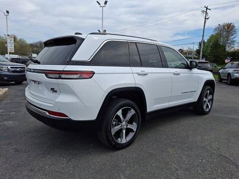 Certified 2022 Jeep Grand Cherokee Limited 4xe w/ Luxury Tech Group II image 8