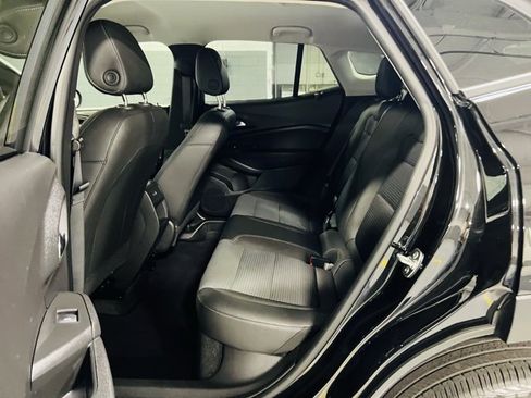 Used 2025 Chevrolet Trax LT image 24