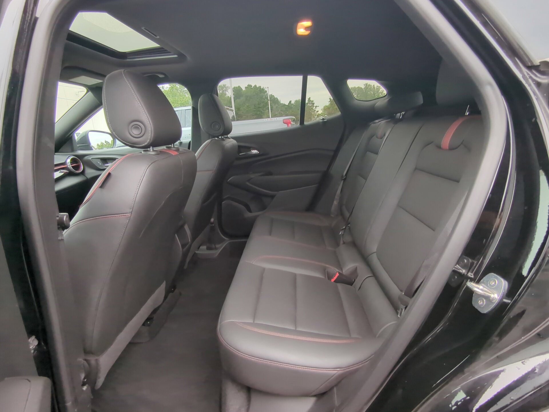 Used 2024 Chevrolet Trax RS w/ Sunroof Package FWD image 10