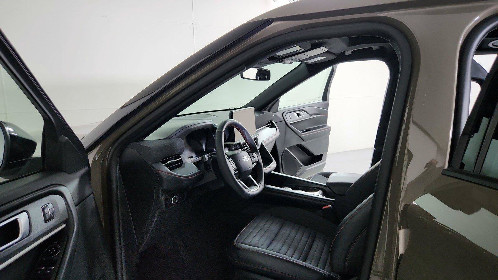 Used 2026 Ford Explorer ST-Line w/ ST-Line Street Pack AWD/4WD image 16