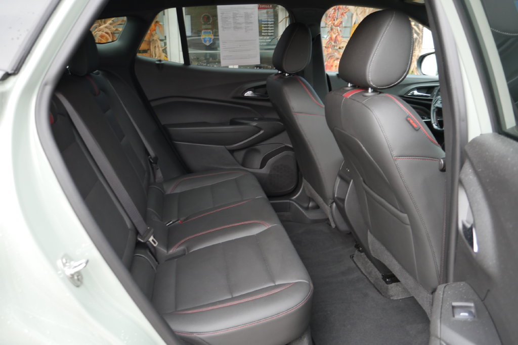 Used 2024 Chevrolet Trax RS FWD image 9