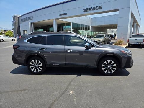 Used 2023 Subaru Outback Touring AWD/4WD image 3